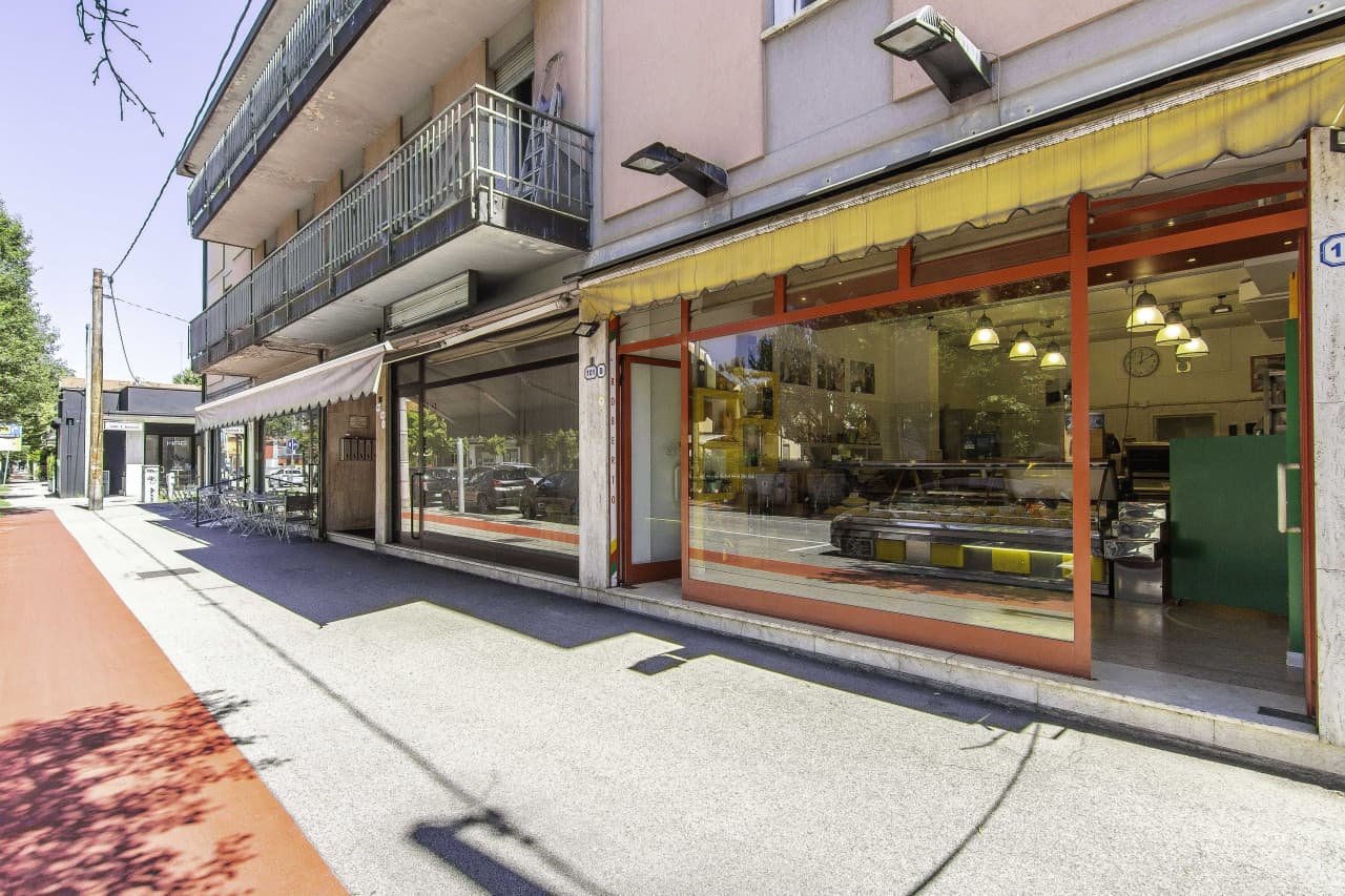 Negozio Vetrinato: Via Facciolati