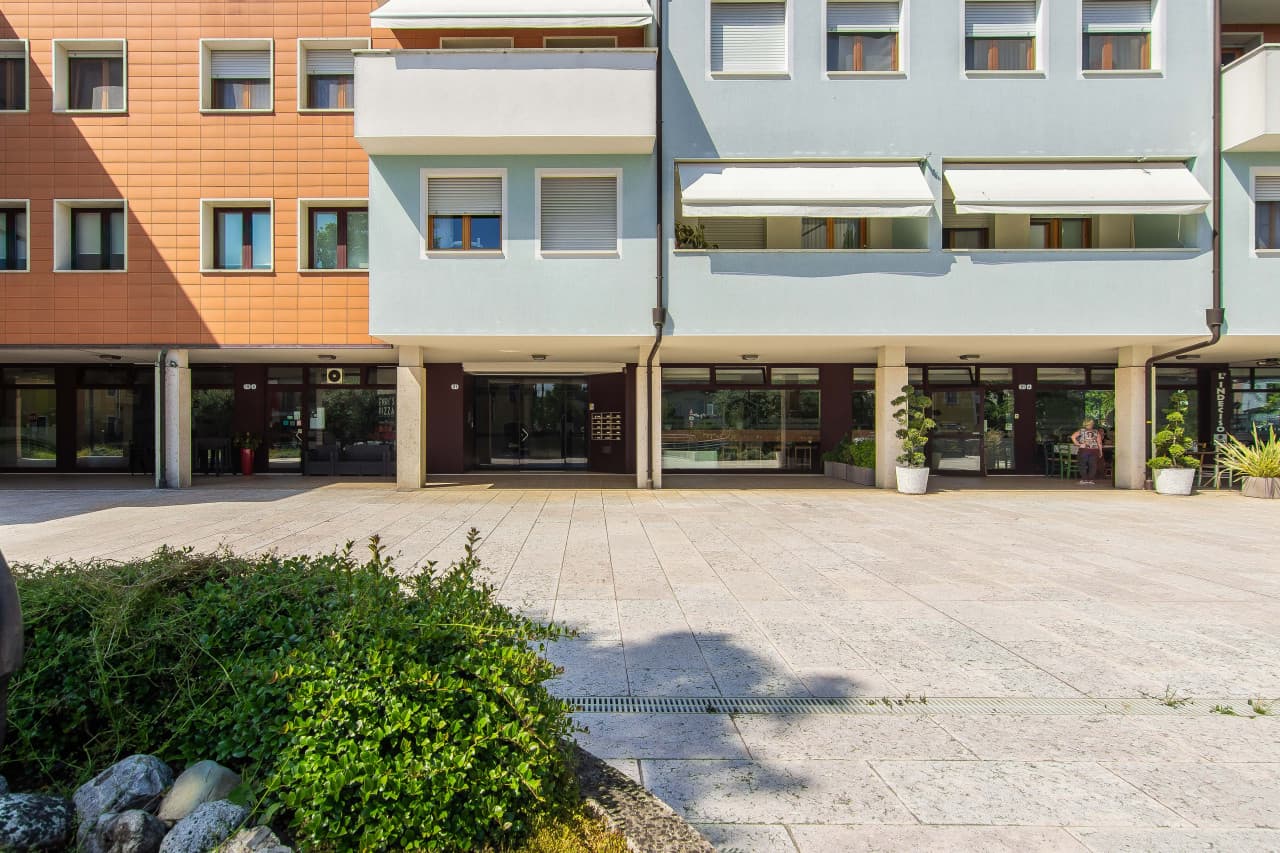 Ospedali: Negozio Di 220 Mq 4
