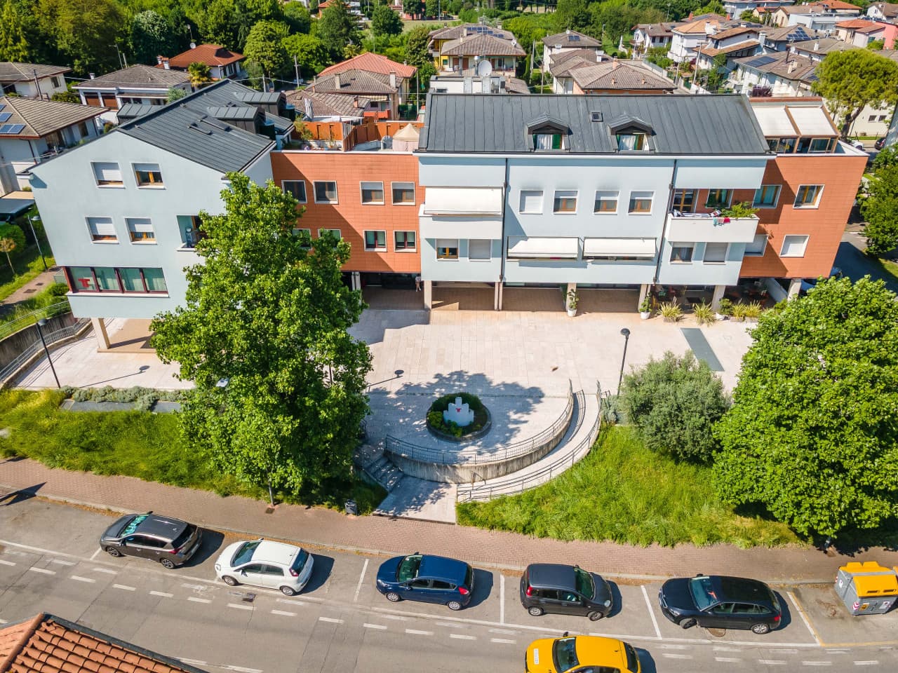 Ospedali: Negozio Di 220 Mq 3